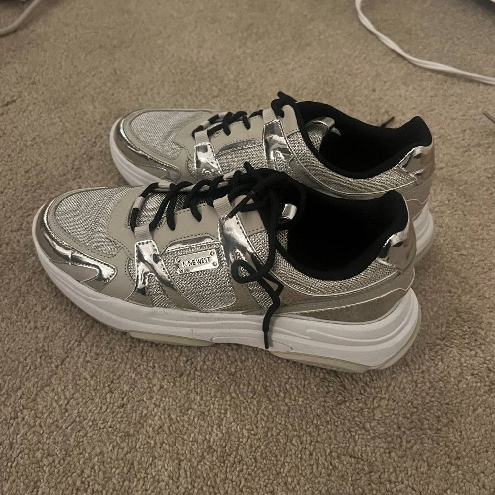 Nine West Silver Sneakets Size 7.5